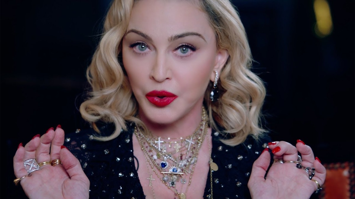 Madonna s-a întors la New York dezbrăcată