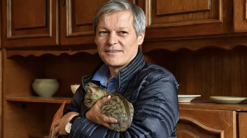 Fostul premier Dacian Cioloș și fostul ministru de interne Dragoș Tudorache au votat să nască și bărbații. Doar unii din ei!
