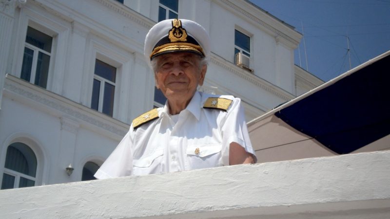 Amiralul Mircea Caragea, singurul veteran de război în viaţă al Forţelor Navale Române. 72 de ani pe mare! Respect!