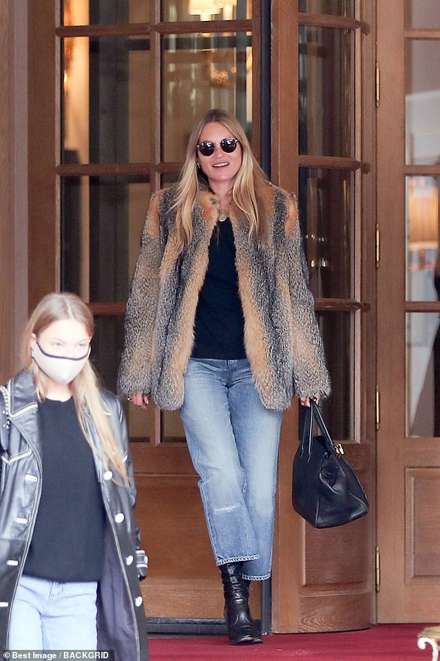 S-a aflat abia acum ce a făcut Kate Moss cu fiica ei la Paris