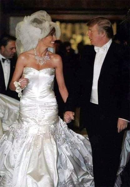 Cuplul ex prezidențial aniversează 16 ani de căsătorie, în mijlocul zvonurilor de divorț. Cum arătau Melania și Trump la nuntă.