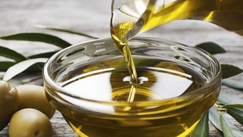 Ce beneficii ai dacă iei o linguriţă de ulei de măsline pe stomacul gol