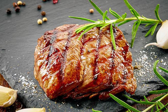 Cum se marinează corect carnea de porc pentru fripturi