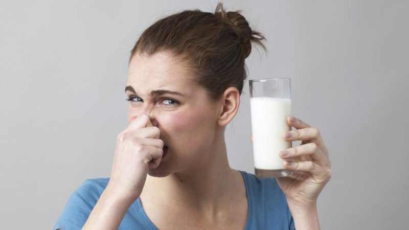 Consumul de lapte cauzează acnee. Legătura dintre lapte și inflamația pielii este mai mult decât un mit