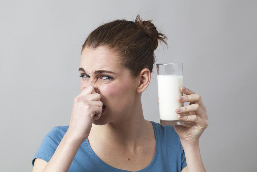 Consumul de lapte cauzează acnee. Legătura dintre lapte și inflamația pielii este mai mult decât un mit