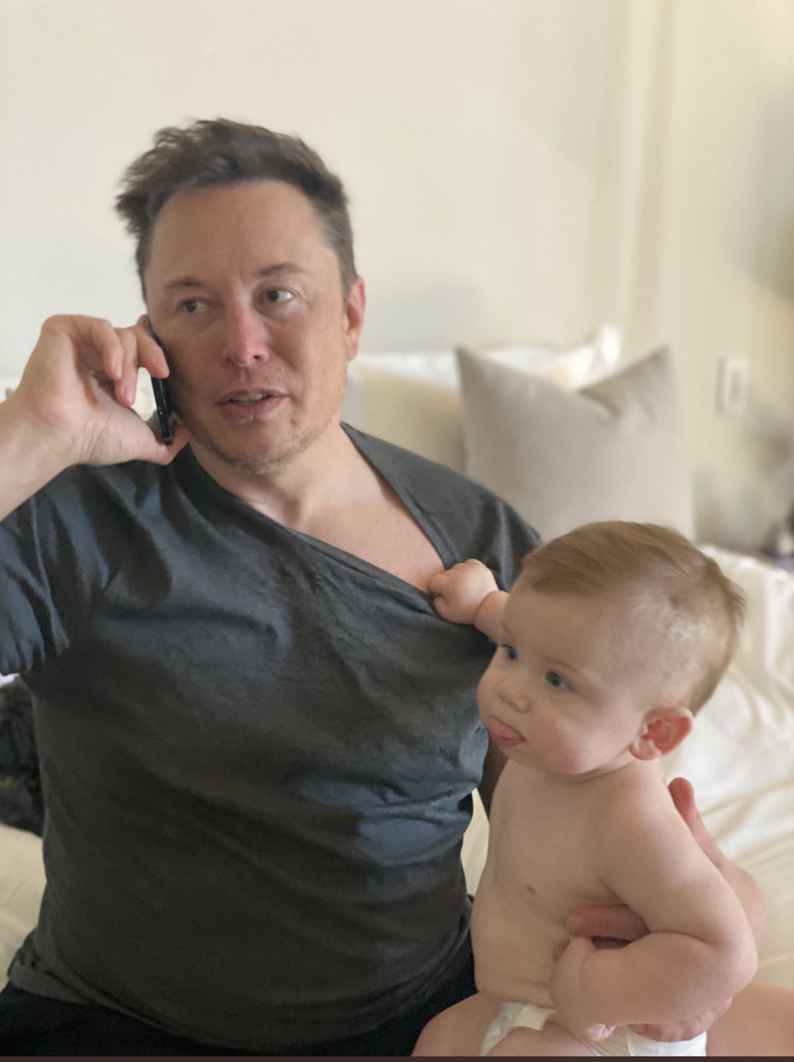 Elon Musk lucrează cu ajutorul fiului său