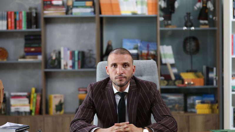 Scandal de amploare pe tema violenței domestice. Afaceristul Ștefan Mandachi, acuzat că și-a bătut și chinuit partenera