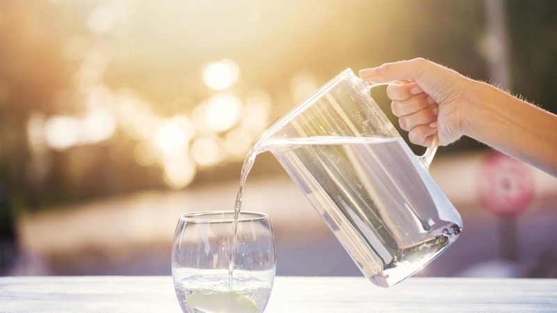 Să bei multă apă nu este un sfat bun. Te poți suprahidrata!