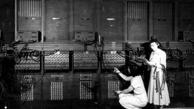 Știați? Primul computer a apărut acum 75 de ani. Cântărea 30 de tone