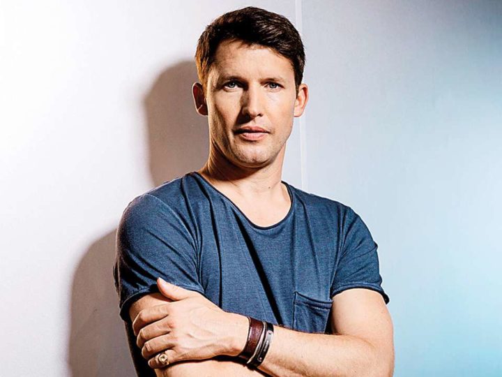 Doi hoți români i-au furat artistului James Blunt ceasul de la bunicul și o baionetă