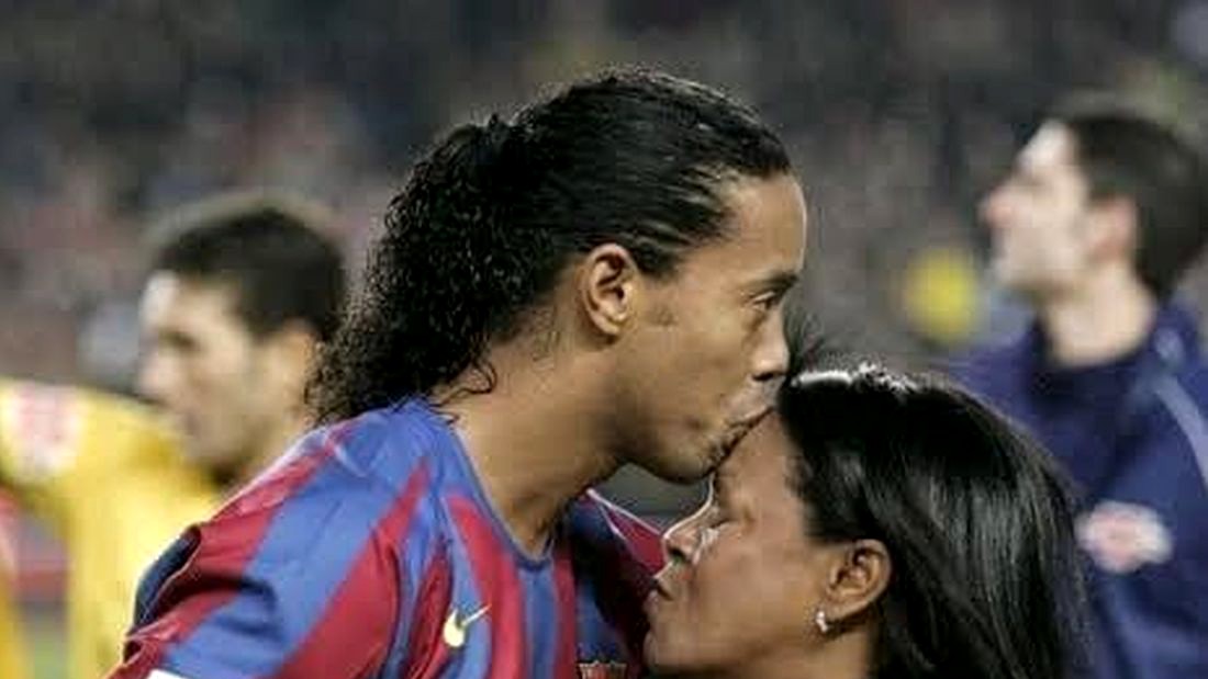 Ronaldinho este în doliu. Mama marelui fotbalist a fost răpusă de COVID-19