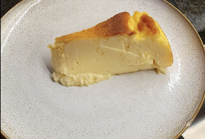 Tartă pregătită în 5 minute – un cheesecake absolut savuros