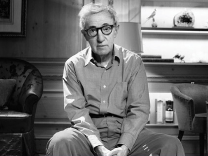 Woody Allen se apără într-un mod ciudat în fața acuzațiilor de abuz și molestare