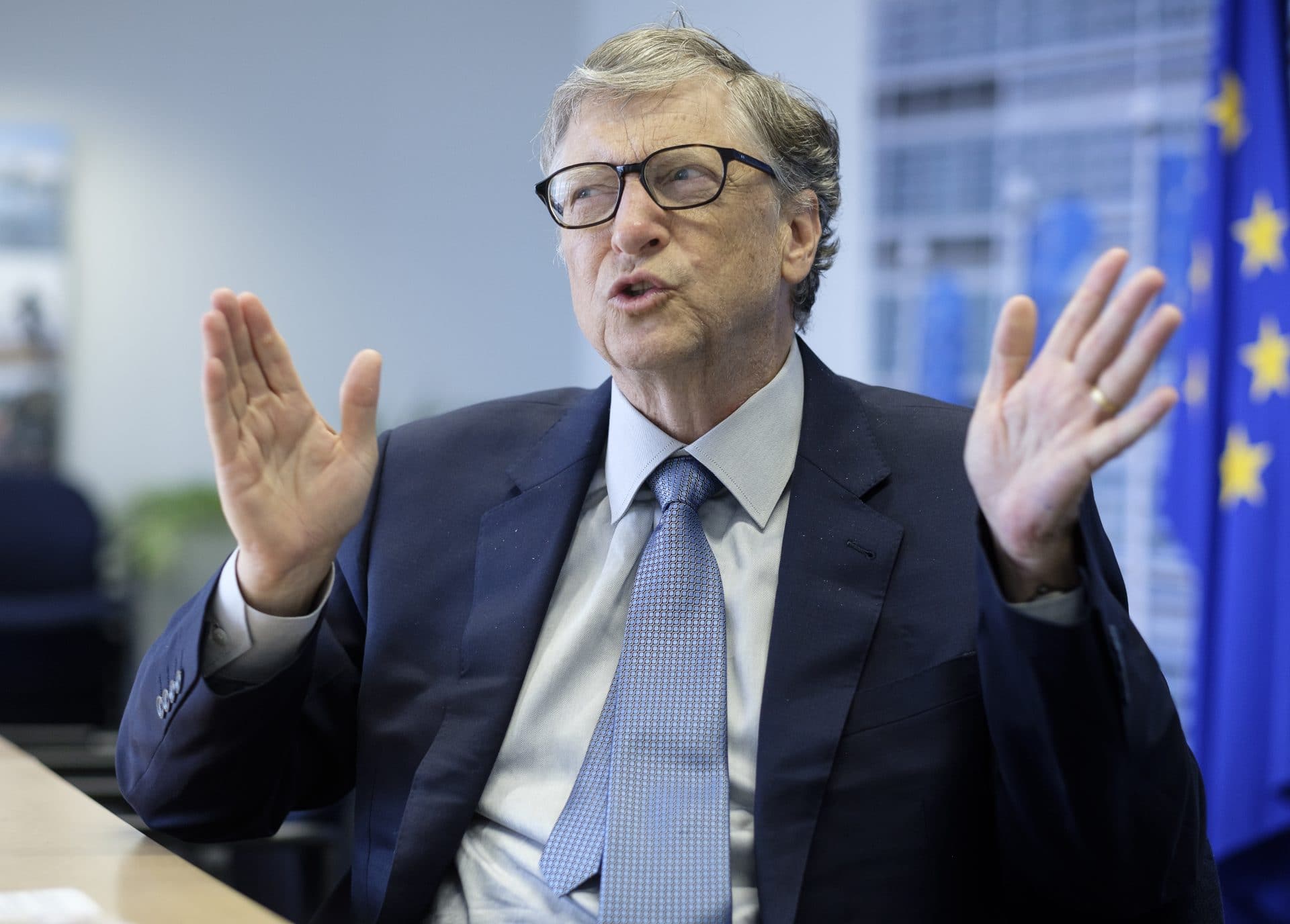 Bill Gates organizeaza o megapetrecere. Printre invitați e și Bula…