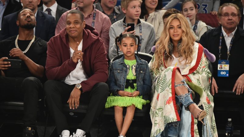 Fiica lui Beyonce bea suc din trofeul Grammy. Blue Ivy l-a făcut mândru pe tăticul Jay-Z