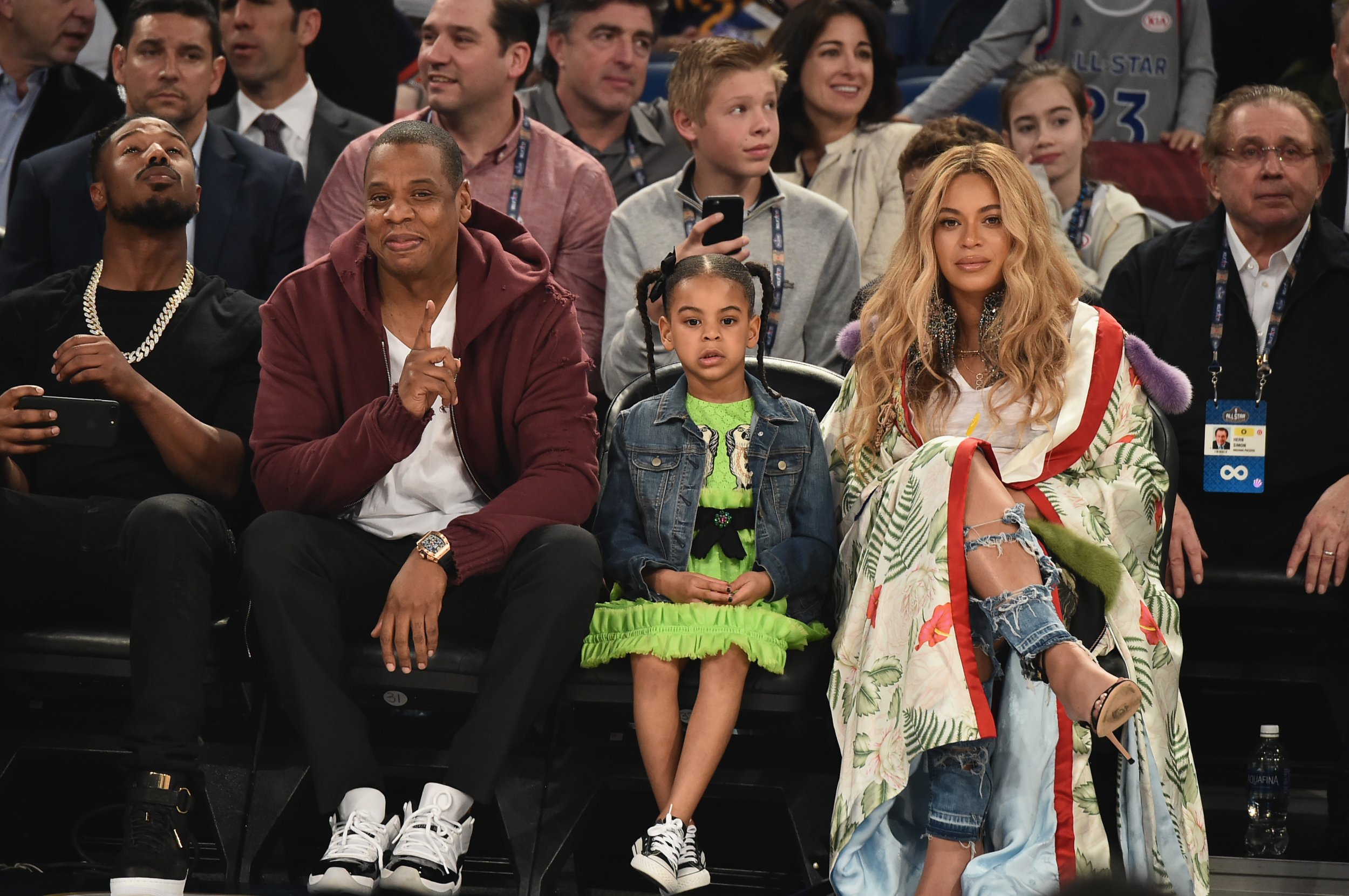 Fiica lui Beyonce bea suc din trofeul Grammy. Blue Ivy l-a făcut mândru pe tăticul Jay-Z