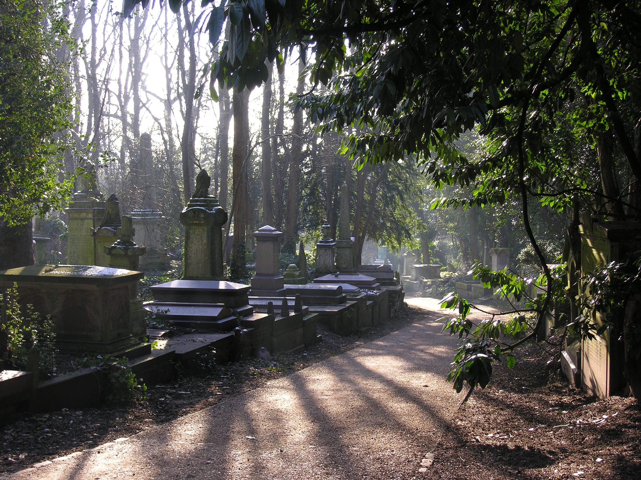 cel mai bântuit cimitir din Londra