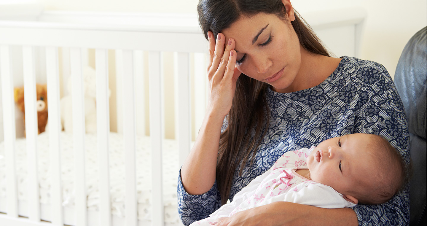 De ce unele mame nu se îndrăgostesc de bebelușii lor imediat. Depresia postnatală