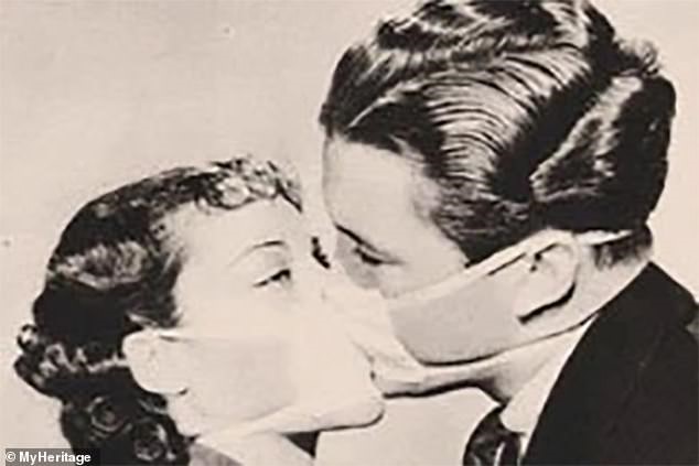 Recomandarea din timpul gripei spaniole din 1918: Sărutați-vă prin batistă!