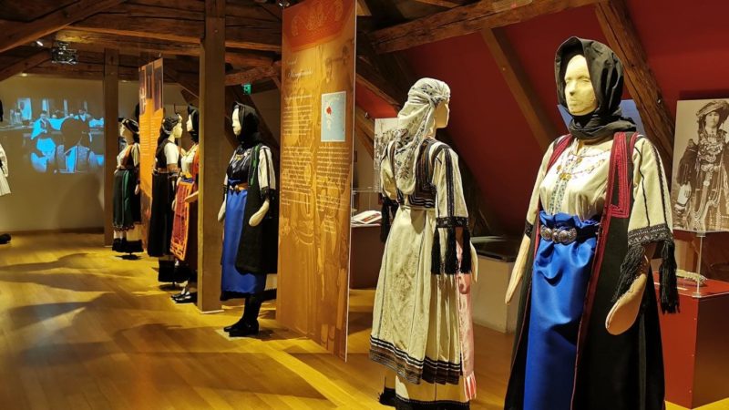 Expoziție grecească inedită la Muzeul Civilizației Urbane a Brașovului. 200 de ani de la câștigarea independenței