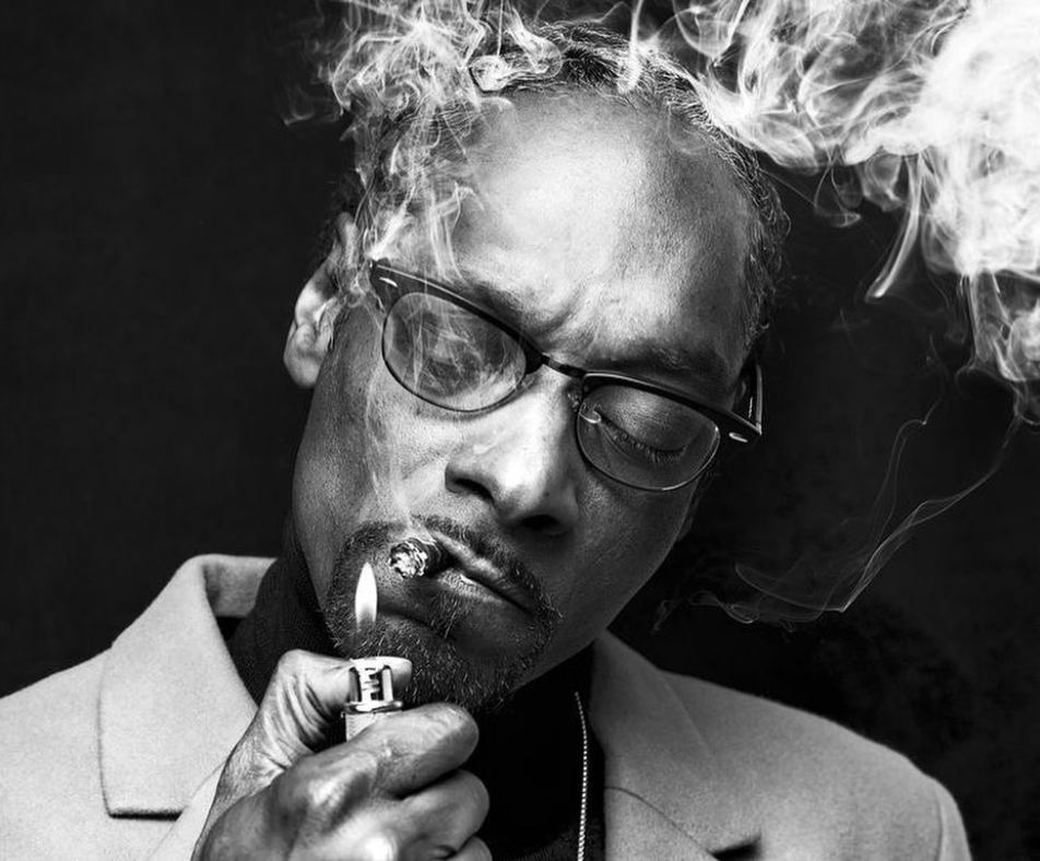 Snoop Dog fumează, ascultă manele și pregătește două albume