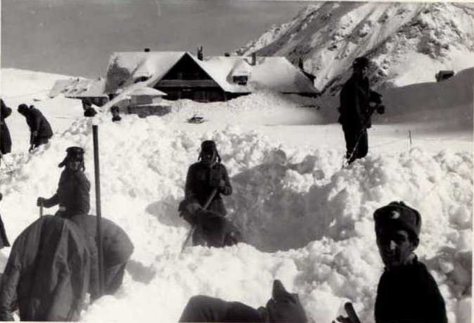 O cumplită tragedie. O avalanșă care a distrus cabana rezervată familiei Ceaușescu