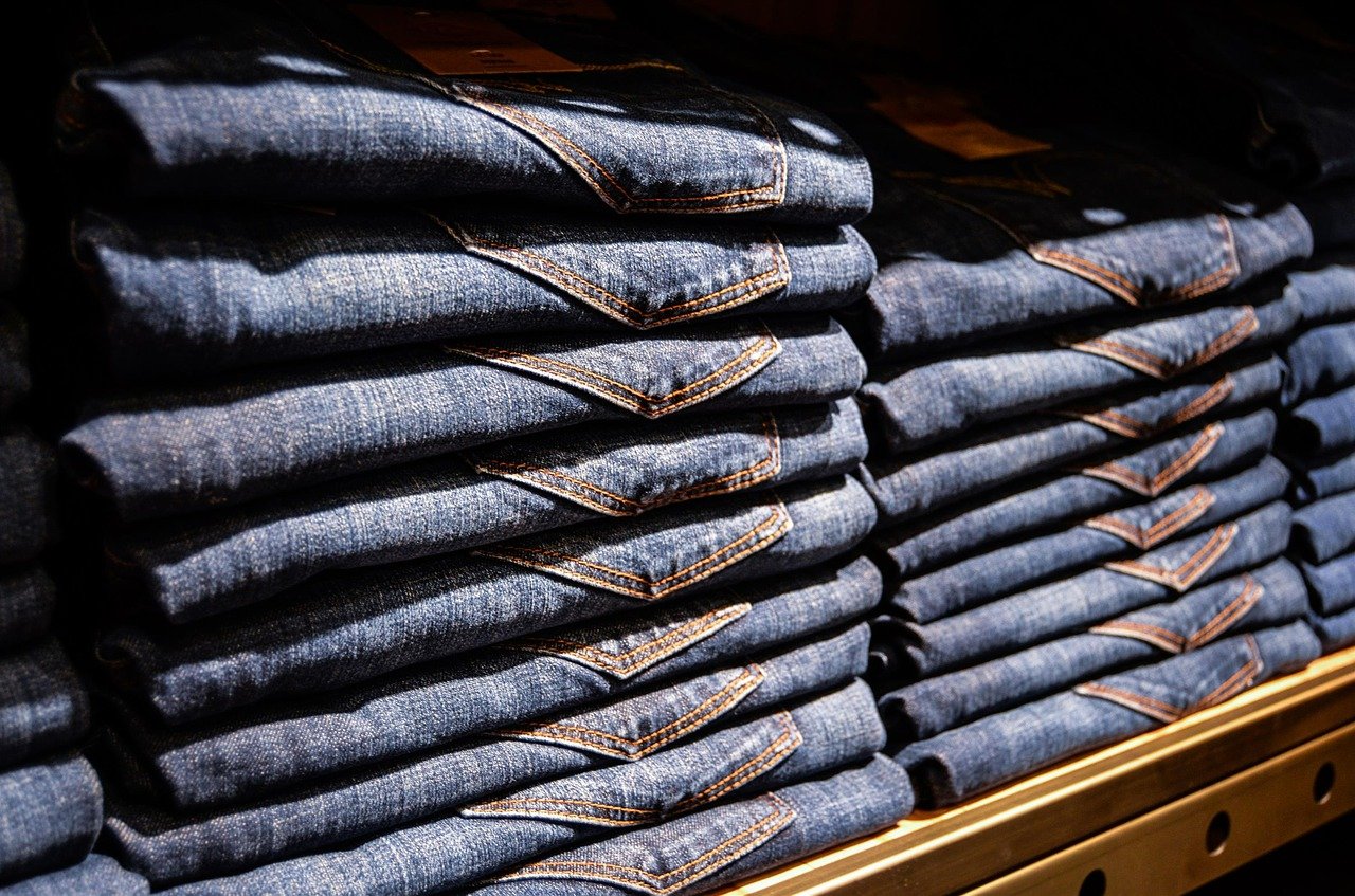 Cât au costat primii blugi, cei mai iubiți pantaloni din lume