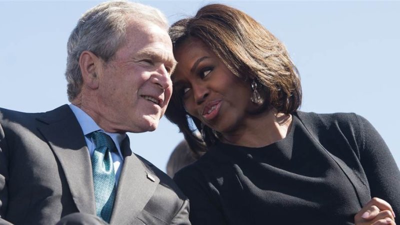 Michelle Obama și George W. Bush, gesturi tandre în public. Prietenia care i-a șocat pe americani