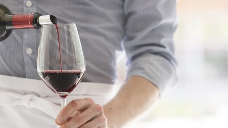 Ce beneficii poate avea vinul asupra organismului uman dacă este consumat în cantități moderate
