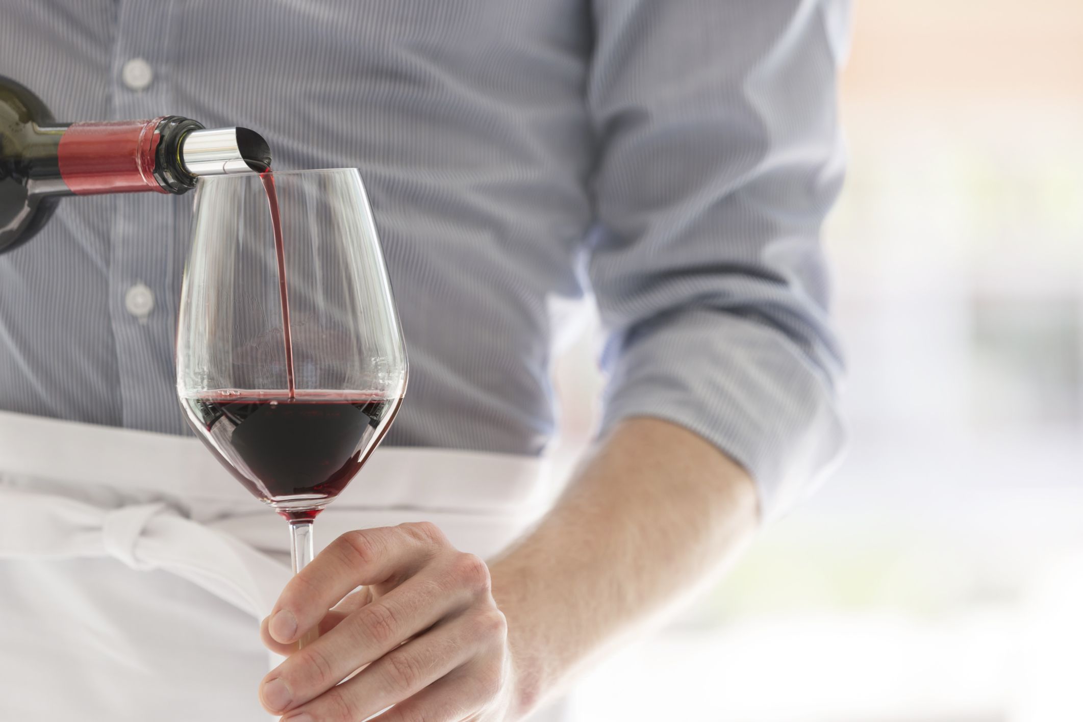 Ce beneficii poate avea vinul asupra organismului uman dacă este consumat în cantități moderate