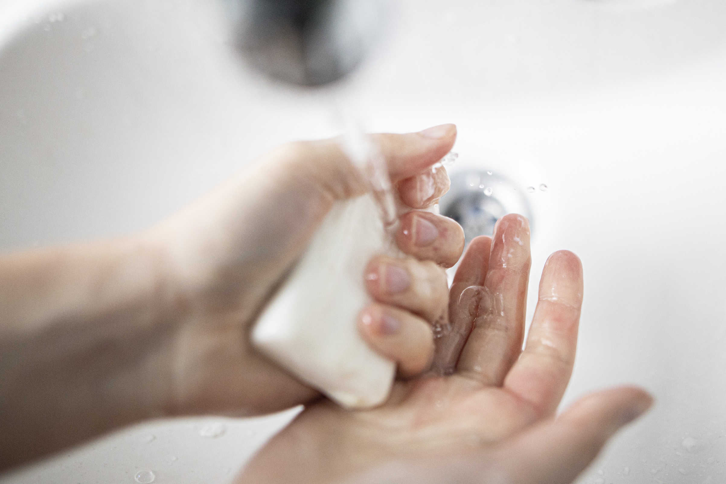 Știați? Săpunul a fost inventat pentru bolile de piele. O istorie de 4.500 de ani
