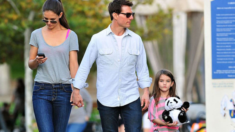 Tom Cruise, tată de vedetă. Suri, pe urmele părinților ei celebri. La 16 ani a fost distribuită în primul rol
