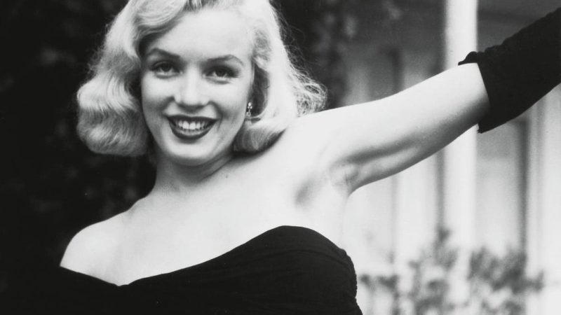 Marilyn Monroe ascundea de ochii presei câteva defecte fizice. 4 cusururi pe care le masca cu iscusință