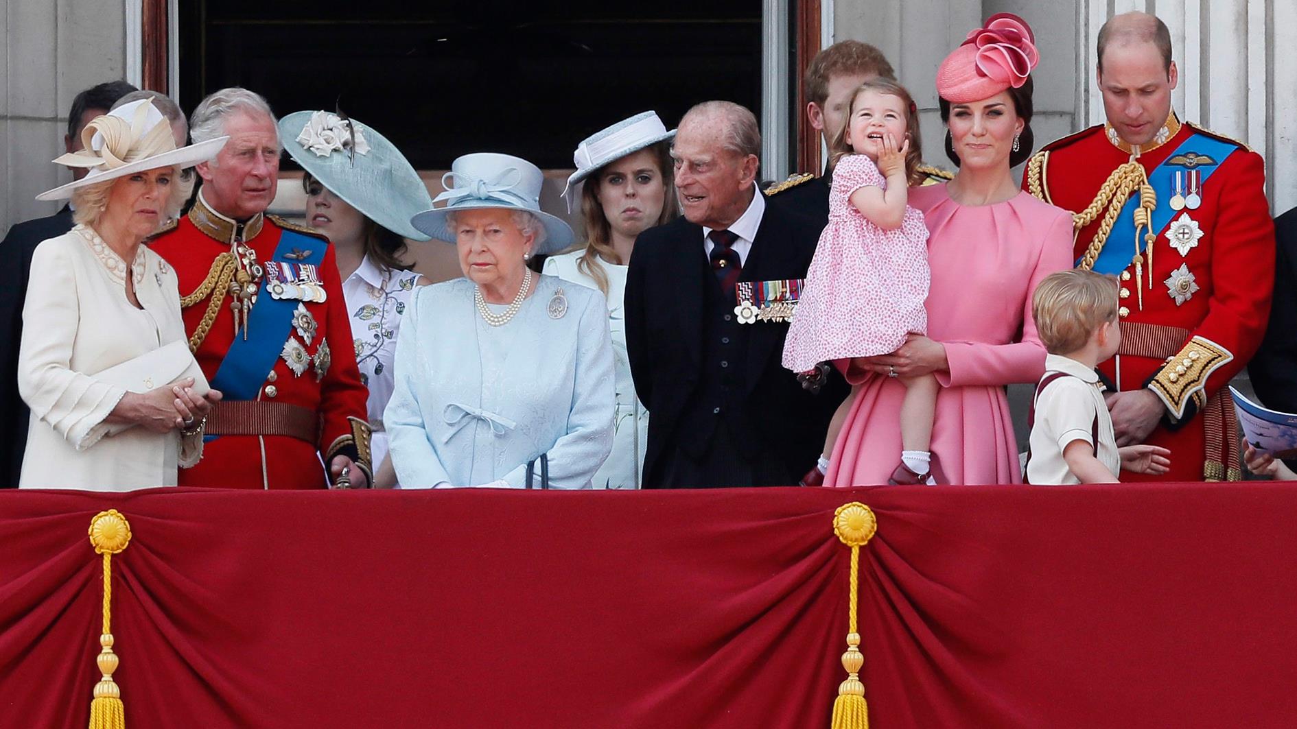 Cum își lua prințul Philip strănepoții de acasă. Prințul William își amintește cu nostalgie. FOTO