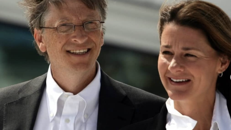 Bill Gates nu se poate desprinde. Gestul făcut față de Melinda