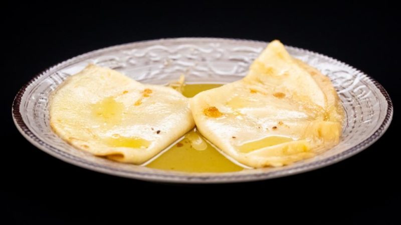 Crepes Suzette. Rețetă de clătite franțuzești cu sos de portocale