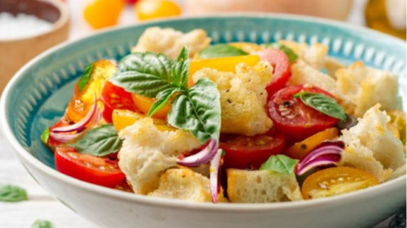 Panzanella. Cea mai simplă salată de vară
