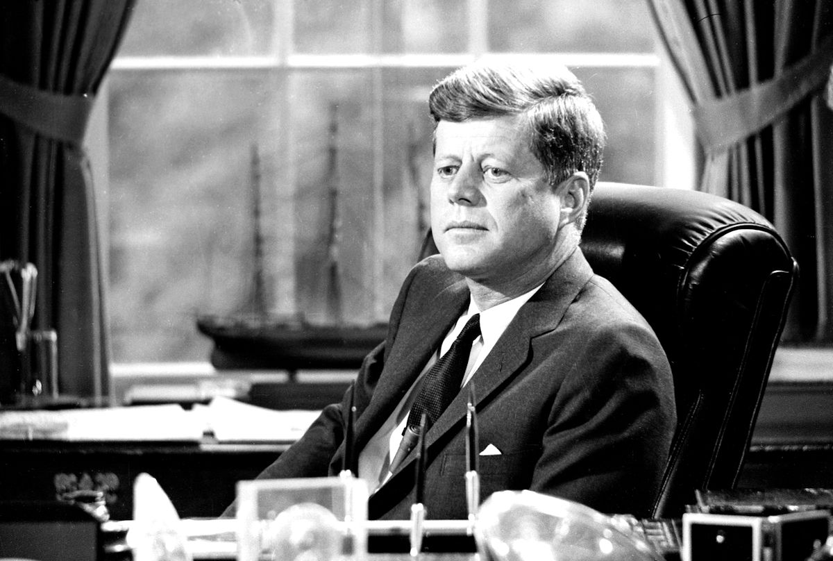 Donald Trump s-a ținut de cuvânt în povestea cu asasinarea lui J. F. Kennedy. A desecretizat tot