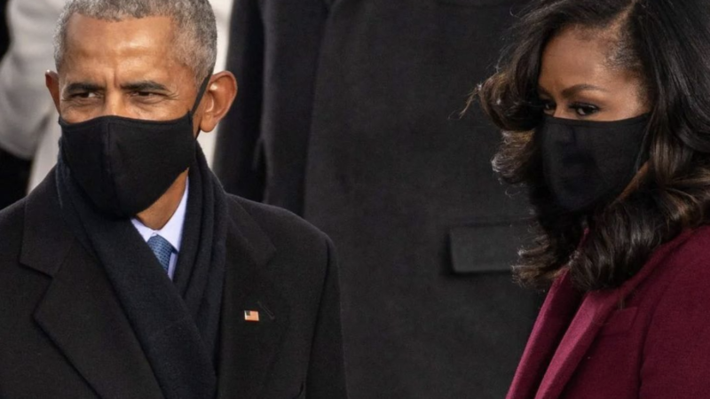 Barack și Michelle Obama, de nerecunoscut. Așa o apariție în public nu v-ați fi imaginat! Foto