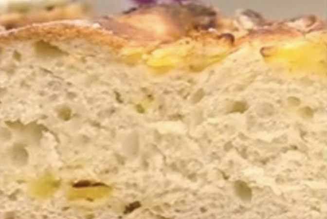 Pâine de casă cu cartofi în aluat și o delicioasă cremă de brânză – Reţeta lui Vlăduţ