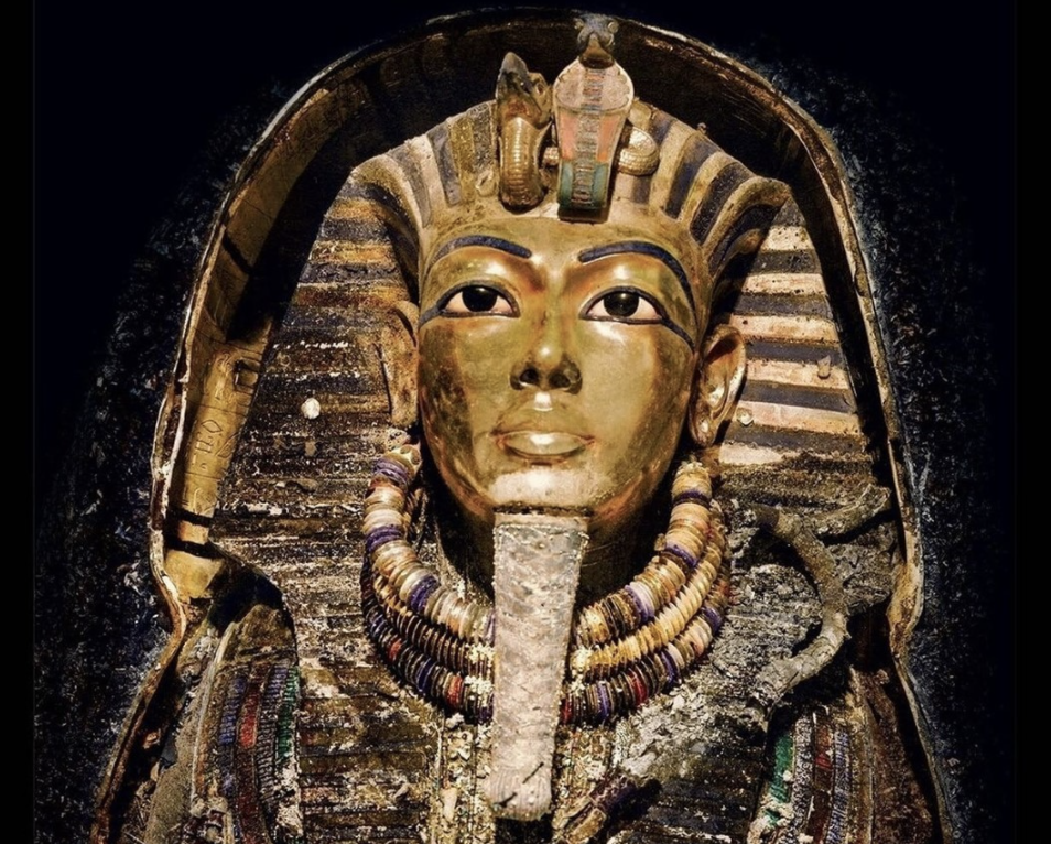 Fotoliile-pernă au o istorie lungă. Și în Egiptul Antic faraonii stăteau pe pufi
