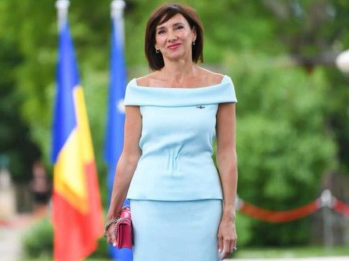 Ce se întâmplă cu ținutele Primei Doamne, Carmen Iohannis