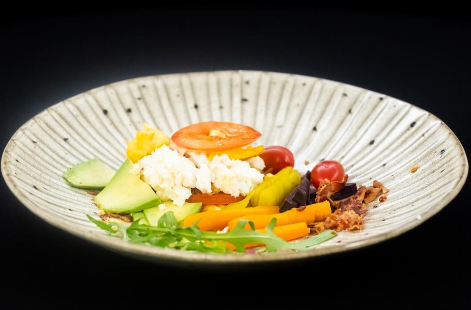 Mic dejun cu Omletă tricoloră cu influențe din Tanzania