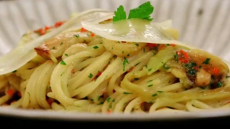 Rețetă de spaghete aglio olio cu peperoncino și vinete