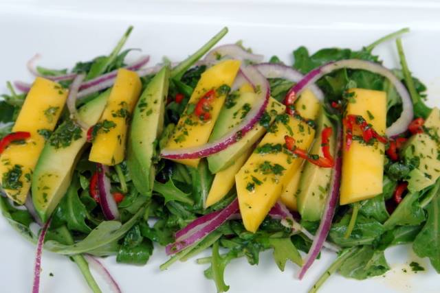 Salată cu avocado și mango, un deliciu culinar. Rețetă