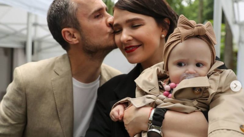 Fetița lui Șerban Copoț de la X Factor a fost creștinată. Este alintată „Bebeluna”