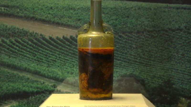 Nimeni nu are voie să o deschisă. Cea mai veche sticlă cu vin din lume are 1700 de ani