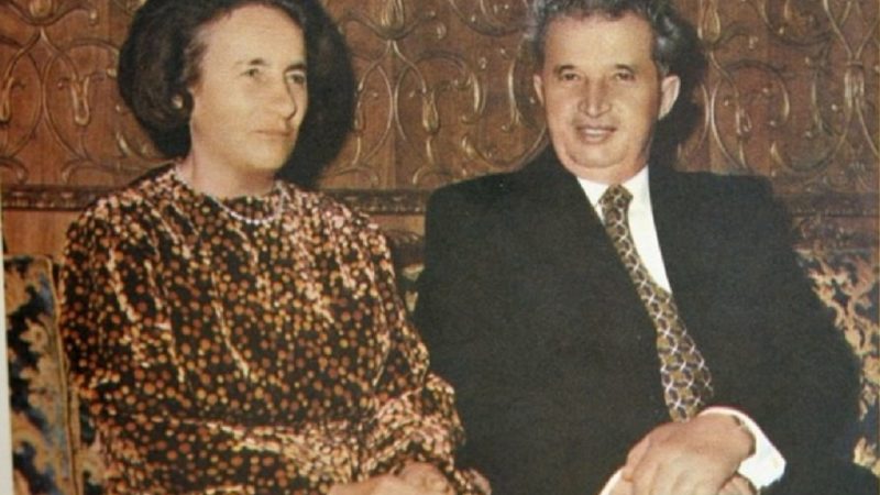 Nicolae Ceaușescu în costum de baie. Îi plăcea bălăceala la mare