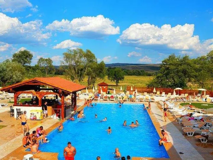 Secretul Adinei Buzatu pentru un păr perfect după piscină. „Nu mai e nevoie să-l speli”