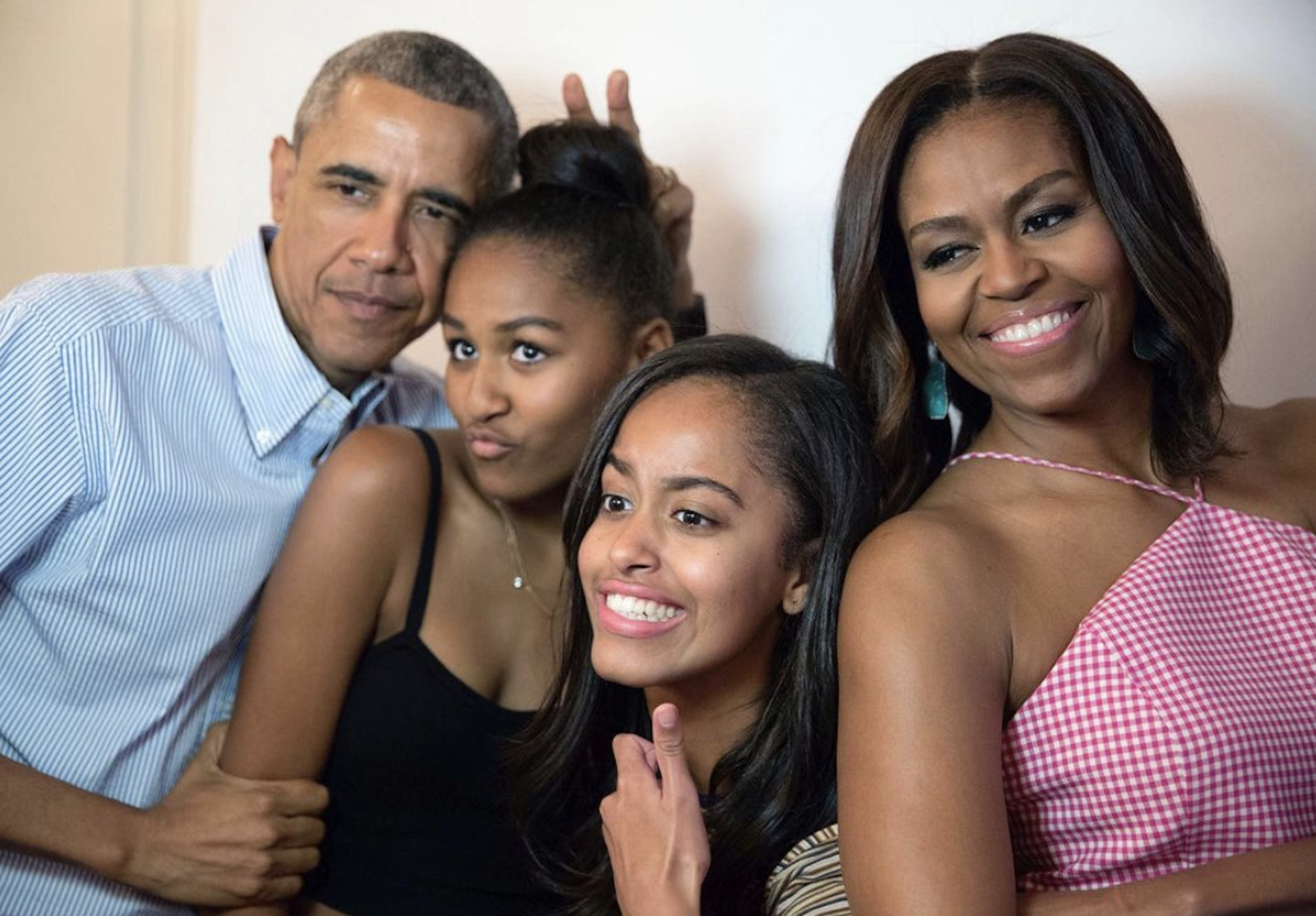 Fiicele lui Barack Obama, îmbrăcate provocator în club. Fetele au șocat publicul – Foto